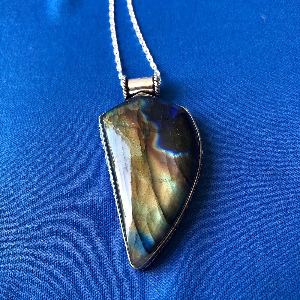 Fiery Labradorite Gemstone 925 Sterling Silver plated Necklace .